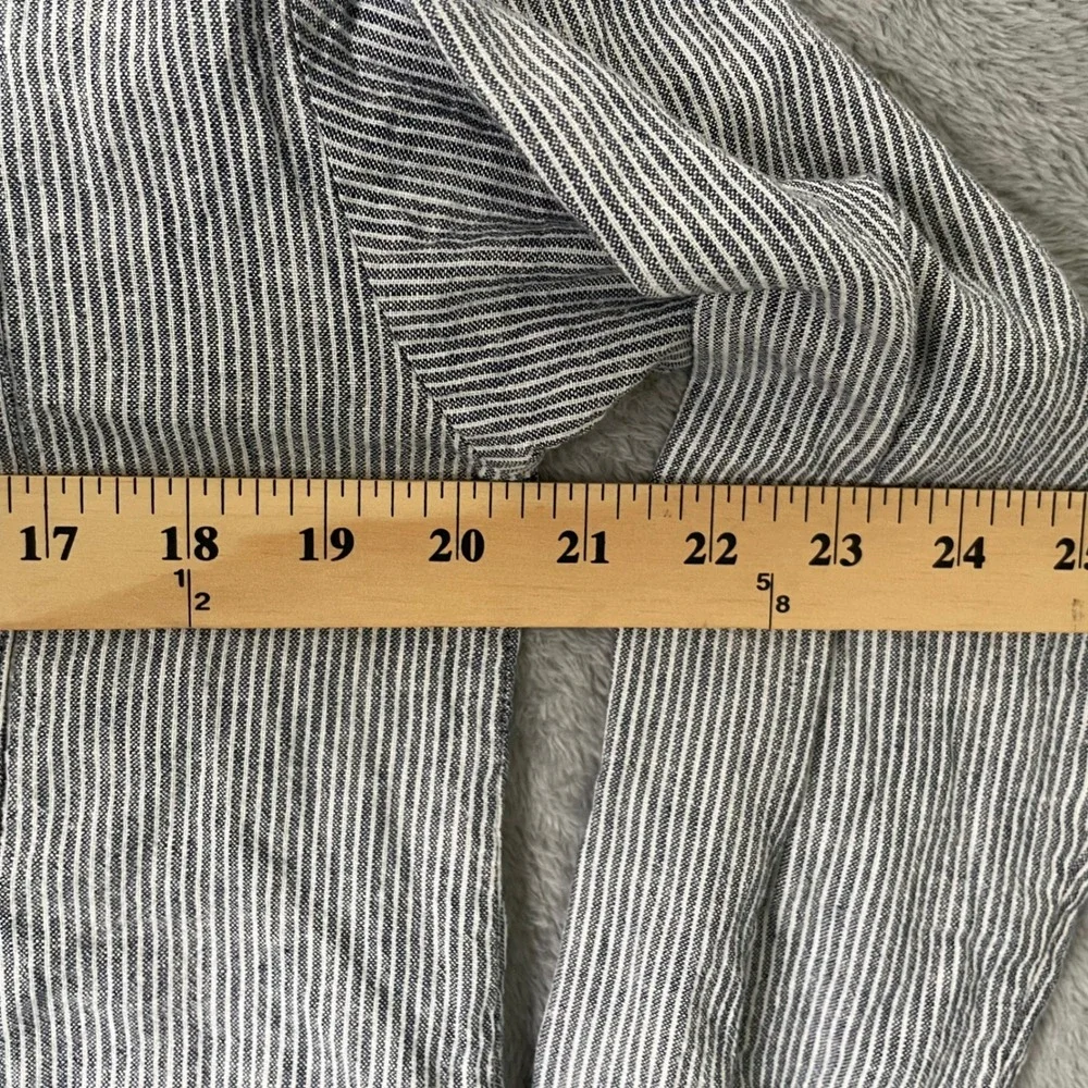 Banana Republic minimalist coastal
